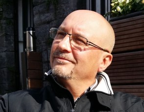 fotka dr hab Piotrowskiego, prof UJ